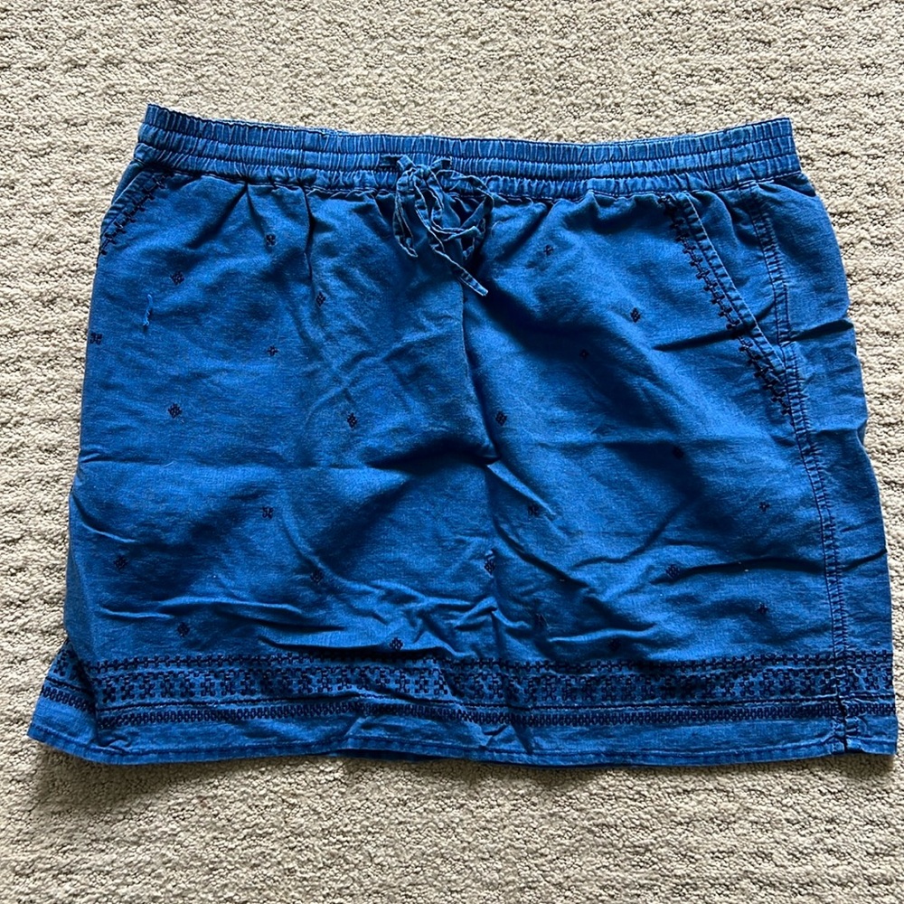 Blue linen embroidered skirt
